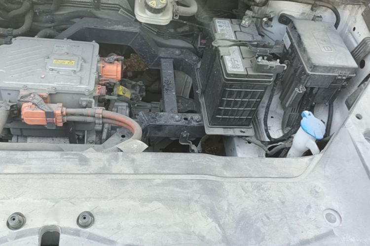 Used Livan Maple 80V 2021 Easy-to-Replace Version Lithium Ternary Engine Bay Left