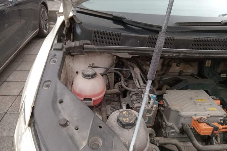 Used Livan Maple 80V 2021 Electric Swap-Option Model with Lithium Iron Phosphate Engine Bay Right