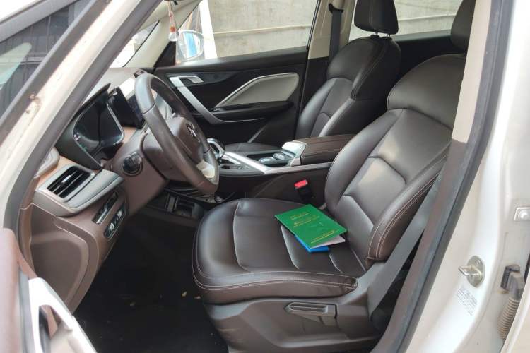 Used Livan Maple 80V 2021 Battery-Swap Premium Edition Lithium NMC Left Front Seat