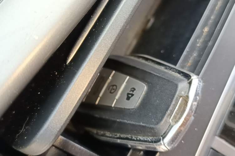 Used Livan Maple 80V 2021 Easy-to-Replace Version Lithium Ternary Vehicle Key