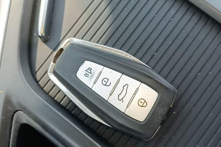 Used Livan Maple 80V 2021 Easy-to-Replace Version Lithium Ternary Vehicle Key
