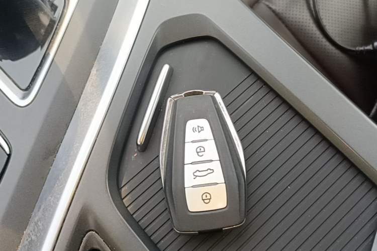 Used Livan Maple 80V 2021 Easy-to-Replace Version Lithium Ternary Vehicle Key