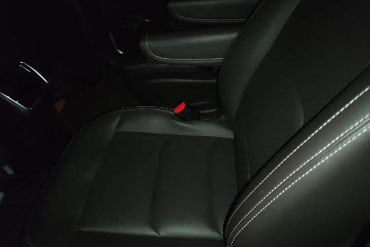 Used Livan Maple 80V  Left Rear Seat