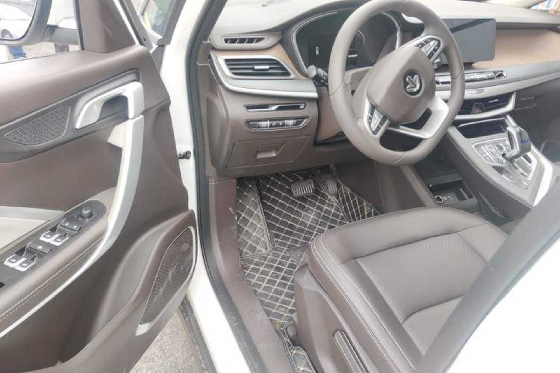 Used Livan Maple 80v L 2024 407 km 6 Seats Driver Seat