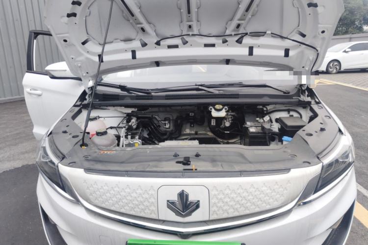Used Livan Maple 80v L 2024 407 km 6 Seats Engine Bay