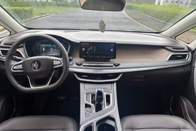 Used Livan Maple 80v L 2024 515 km Range 7 Seats Interior 1