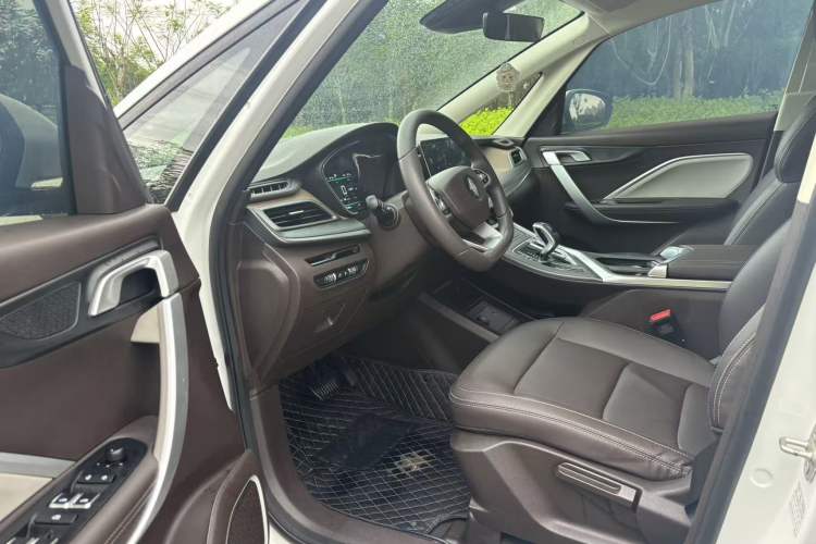 Used Livan Maple 80v L 2024 515 km Range 7 Seats Interior 2