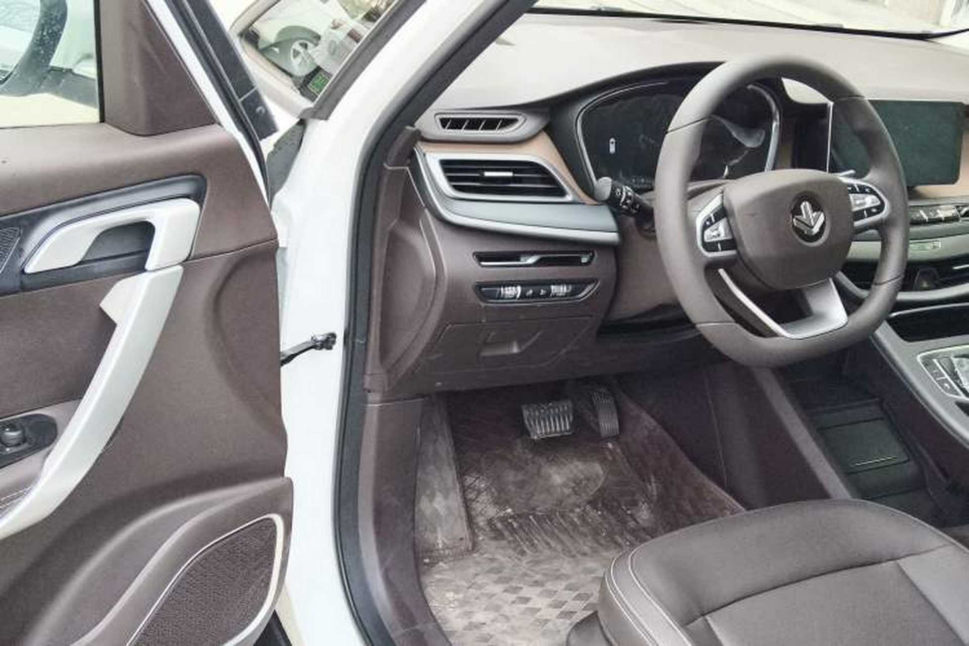Used Livan Maple 80v L 2024 515 km Range 7 Seats Interior 3