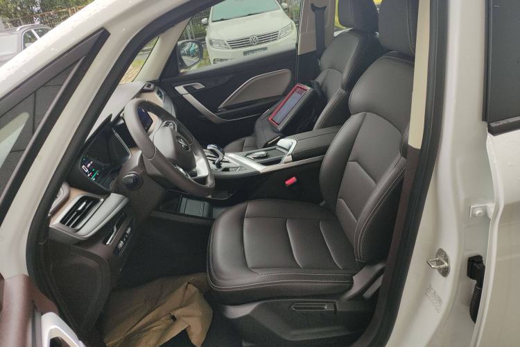 Used Livan Maple 80v L 2024 515 km Range 7 Seats Left Front Seat