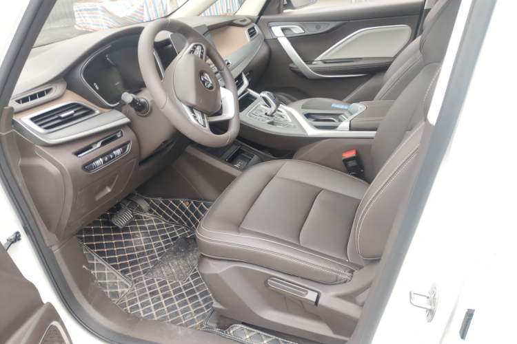 Used Livan Maple 80v L 2024 407 km 6 Seats Left Front Seat