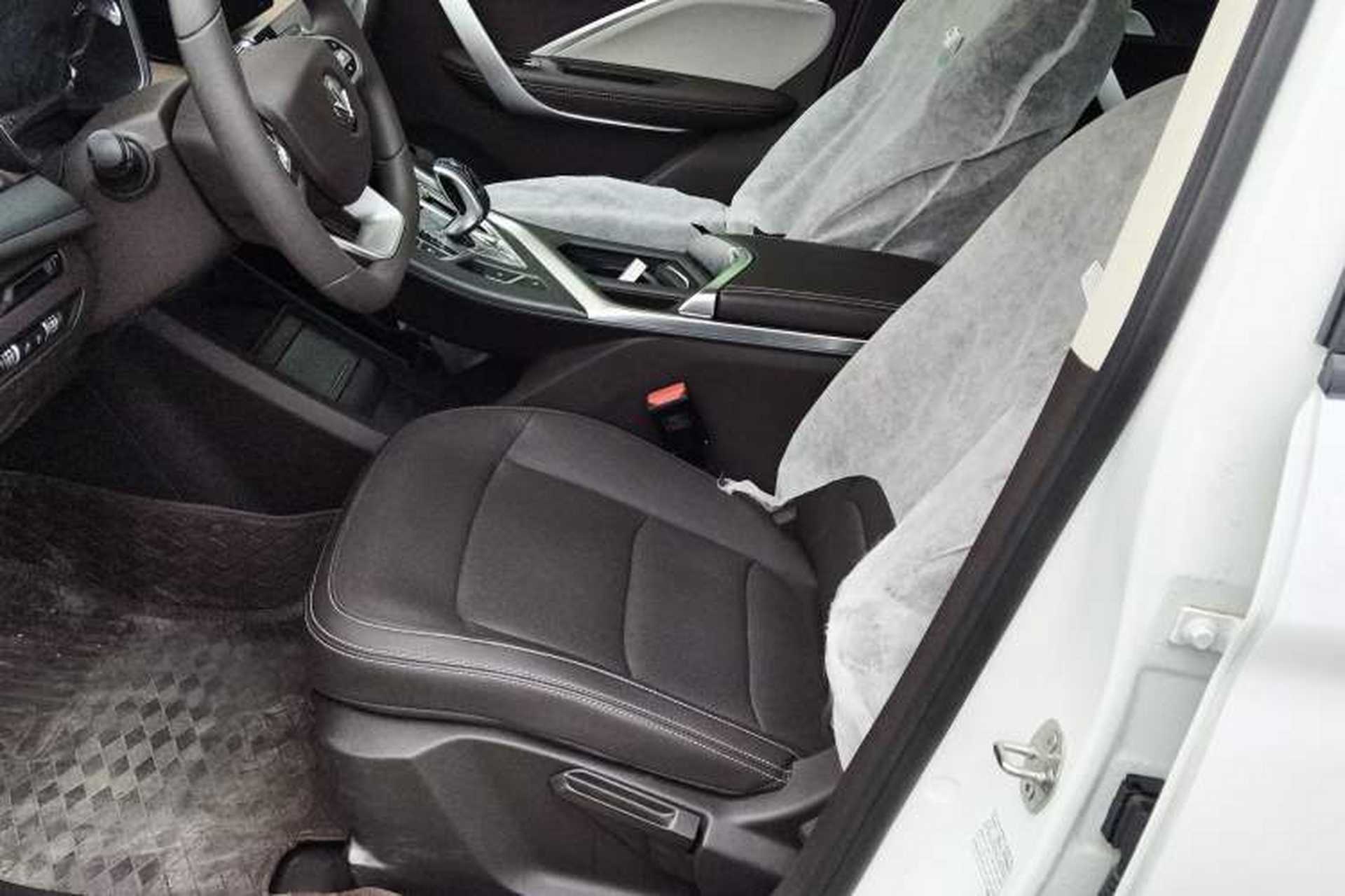 Used Livan Maple 80v L 2024 515 km Range 7 Seats Left Front Seat