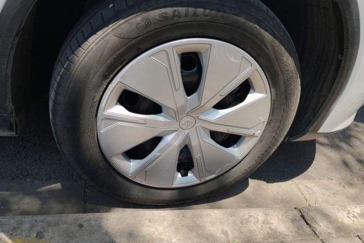 Used Livan Maple 80v L 2024 515 km Range 7 Seats Right Front Wheel Hub