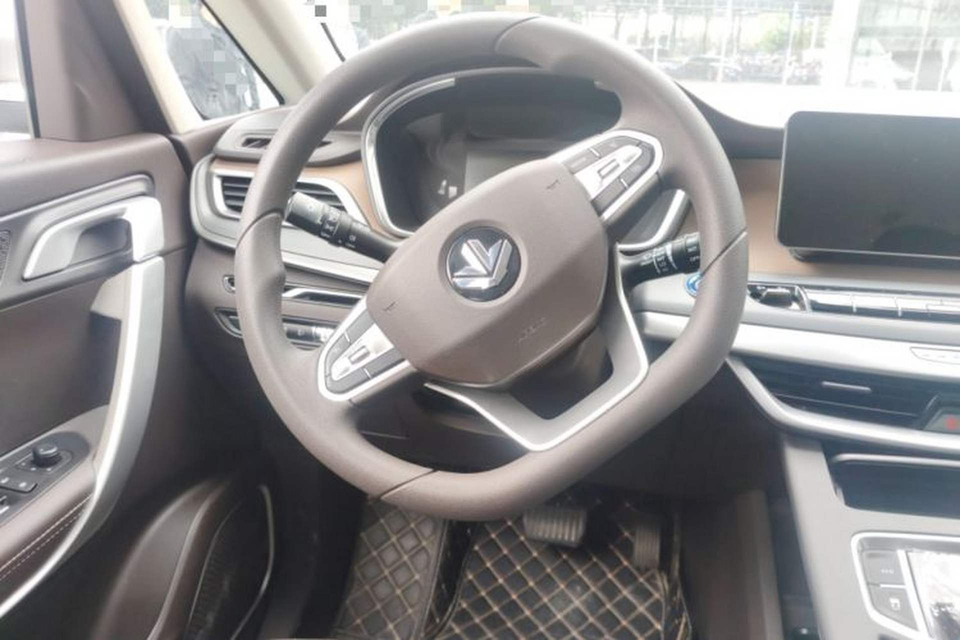 Used Livan Maple 80v L 2024 407 km 6 Seats Steering Wheel
