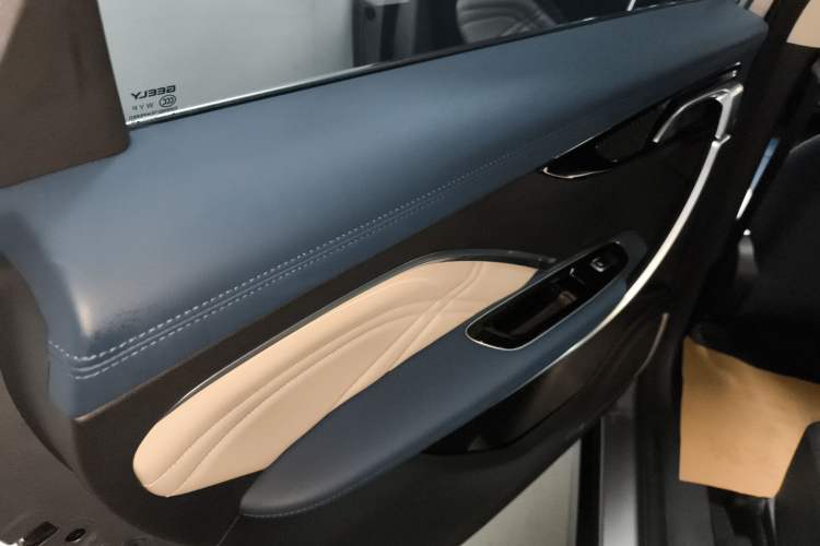 Used Livan Maple 80v PRO 2022 Comfort Edition Standard Range Version Left Rear Door Interior