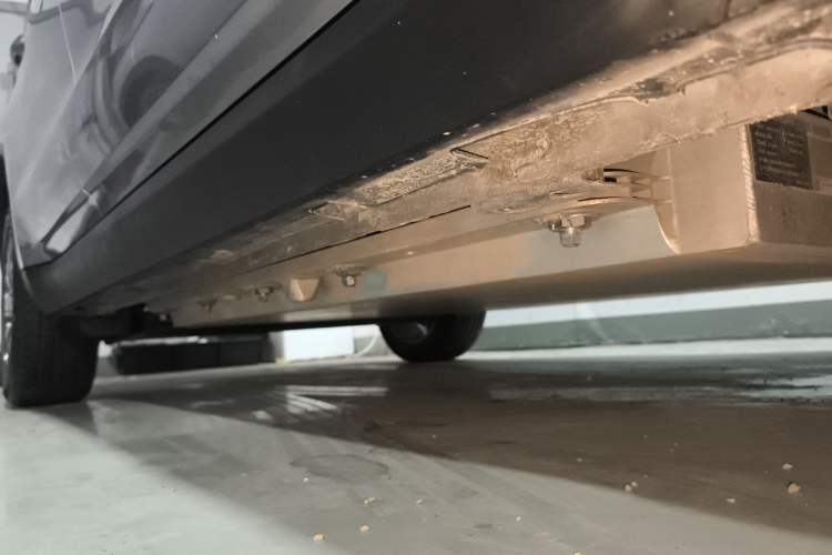 Used Livan Maple 80v PRO 2022 Comfort Edition Standard Range Version Right Side Sill