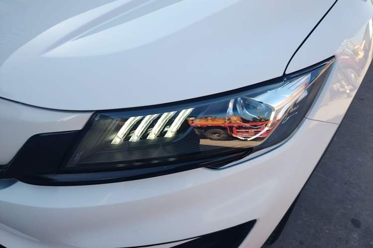 Used Livan Maple 80v PRO 2022 Comfort Edition Standard Range Version Left Front Headlight