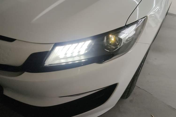 Used Livan Maple 80v PRO 2022 Comfort Edition Standard Range Version Left Front Headlight