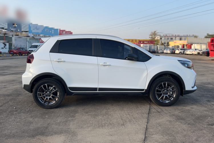 Used Livan X3 PRO 2022 1.5L Manual Little Cutie Exterior 3