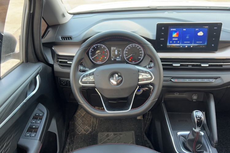 Used Livan X3 PRO 2022 1.5L Manual Little Cutie Interior 2