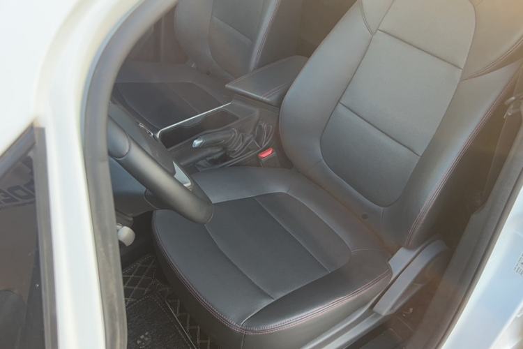 Used Livan X3 PRO 2022 1.5L Manual Little Cutie Interior 3