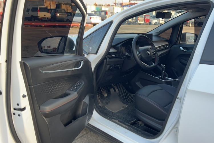 Used Livan X3 PRO 2022 1.5L Manual Little Cutie Interior 4