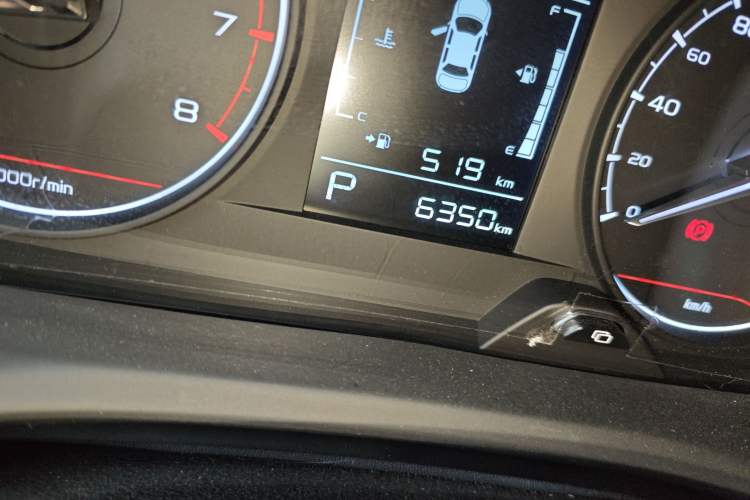 Used Livan X3 PRO 2022 1.5L CVT Xiao Sa Odometer Close Up