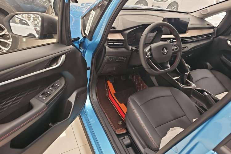 Used Livan X3 PRO 2022 1.5L Manual Little Cutie Interior 2