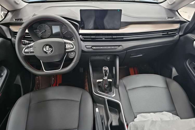 Used Livan X3 PRO 2022 1.5L Manual Little Cutie Interior 3