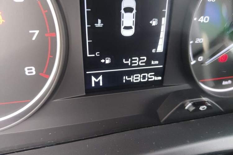 Used Livan X3 PRO 2022 1.5L Manual Little Cutie Odometer Close Up