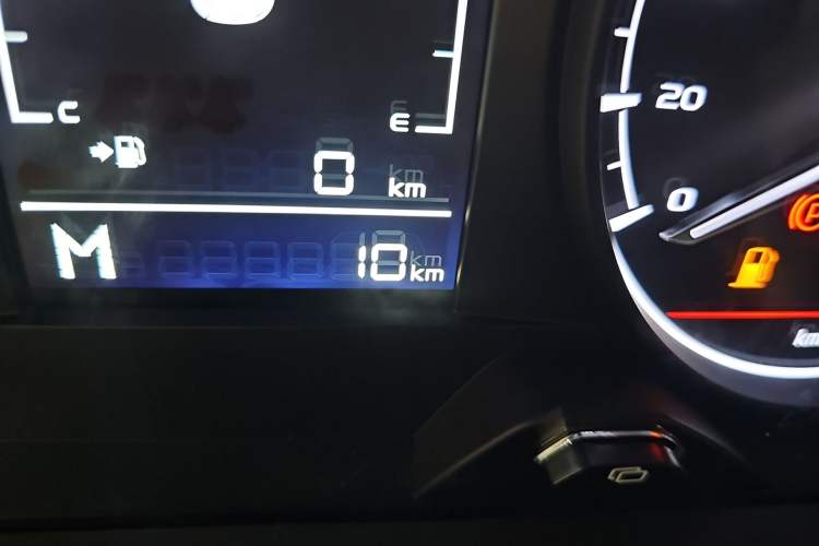 Used Livan X3 PRO 2022 1.5L Manual Little Cutie Odometer Close Up