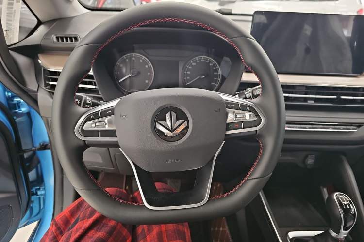 Used Livan X3 PRO 2022 1.5L Manual Little Cutie Steering Wheel