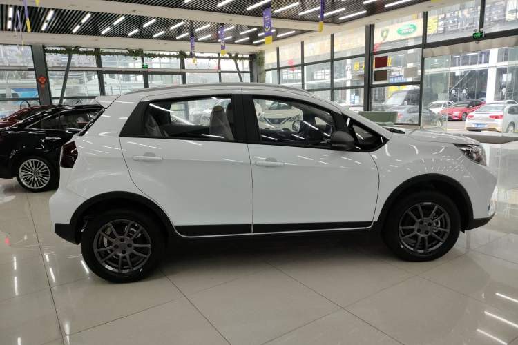 Used Livan X3 PRO 2022 1.5L Manual Little Cutie Exterior 2