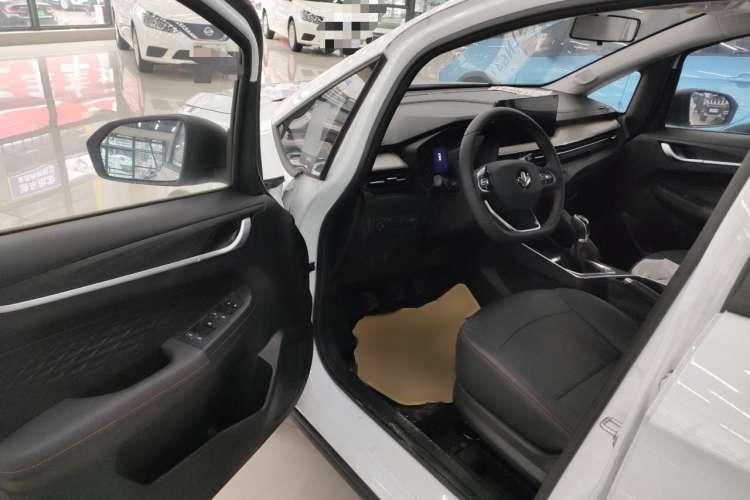 Used Livan X3 PRO 2022 1.5L Manual Little Cutie Interior 2