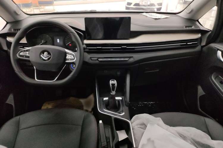 Used Livan X3 PRO 2022 1.5L Manual Little Cutie Interior 3