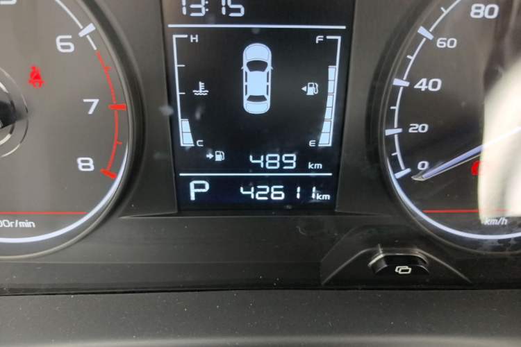 Used Livan X3 PRO 2022 1.5L CVT Xiao Sa Odometer Close Up