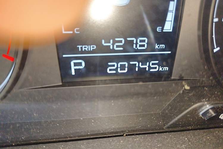 Used Livan X3 PRO 2022 1.5L CVT Xiao Sa Odometer Close Up