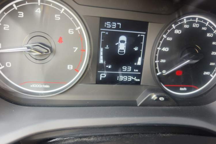 Used Livan X3 PRO 2022 1.5L CVT Xiao Sa Odometer Close Up