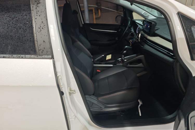 Used Livan X3 PRO 2022 1.5L Manual Little Cutie Right Front Seat