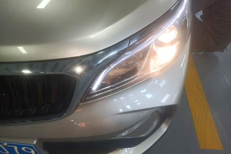 Used Livan X3 PRO 2024 1.5L CVT Xiao Sa Left Front Headlight
