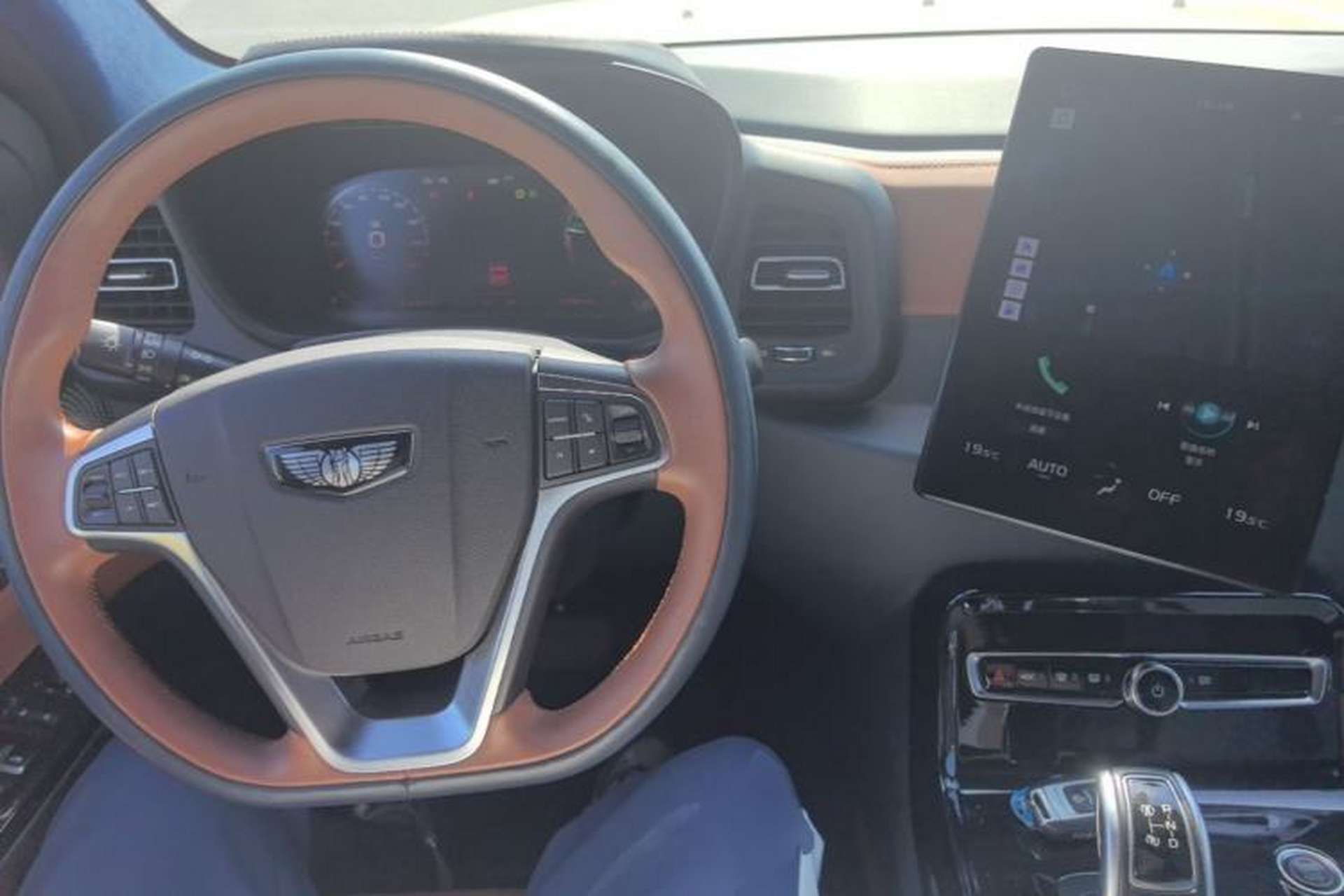 Used Lorinser LX 2021 seven-seater version Center Console