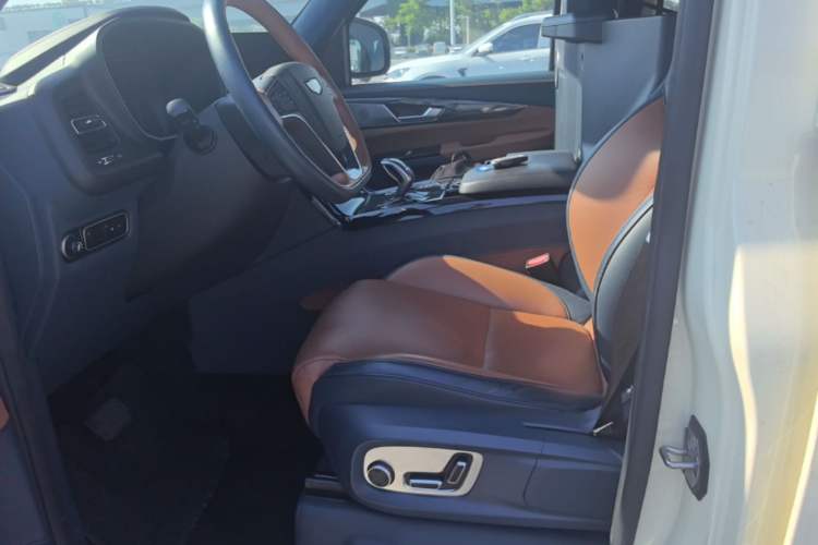 Used Lorinser LX 2021 seven-seater version Left Front Seat