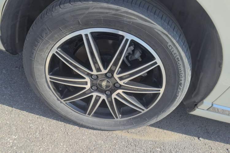 Used Lorinser LX 2021 seven-seater version Right Rear Wheel Hub