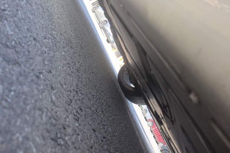 Used Lorinser LX 2021 seven-seater version Right Side Sill