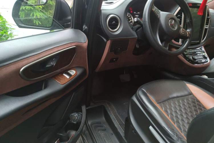 Used Lorinser Metris MS500  Driver Seat