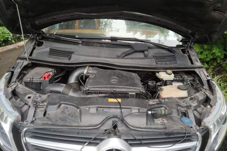 Used Lorinser Metris MS500  Engine Bay