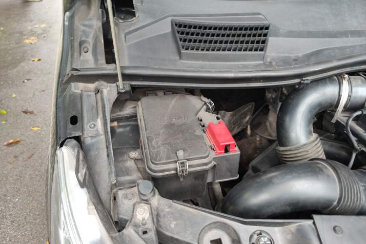 Used Lorinser Metris MS500  Engine Bay Right