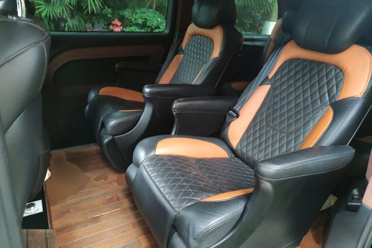 Used Lorinser Metris MS500  Left Rear Seat