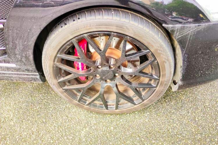 Used Lorinser S-Class  Right Front Wheel Hub