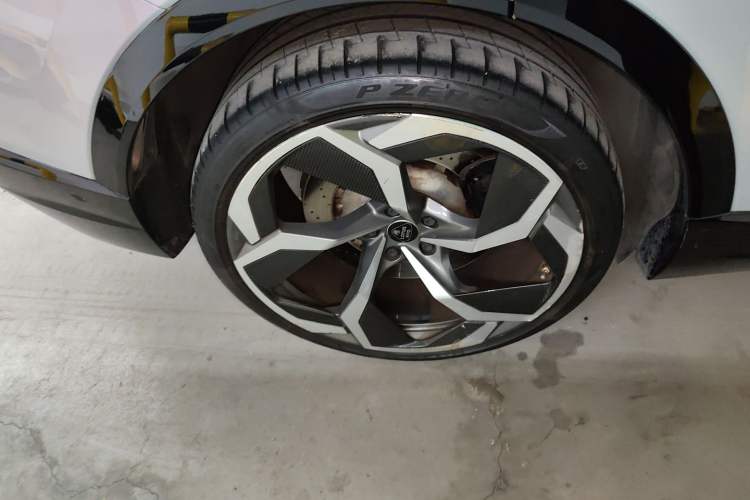 Used Lotus ELETRE 2023 ELETRE S+ Right Rear Wheel Hub