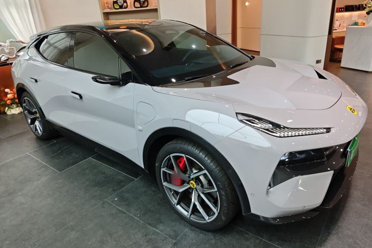 Used Lotus ELETRE 2023 ELETRE R+ Front Right 45 Deg